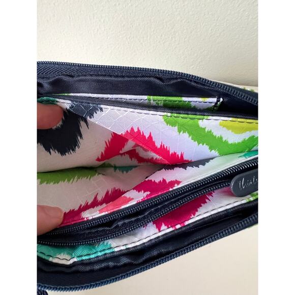Thirty-One Easy Going Wristlet Candy Diamond Print - Picture 4 of 10
